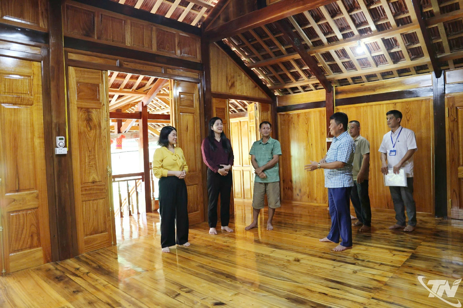 Đoàn giám sát khảo sát cơ sở lưu trú phục vụ phát triển du lịch cộng đồng tại điểm du lịch cộng đồng Khuân Bang, xã Chợ Mới.