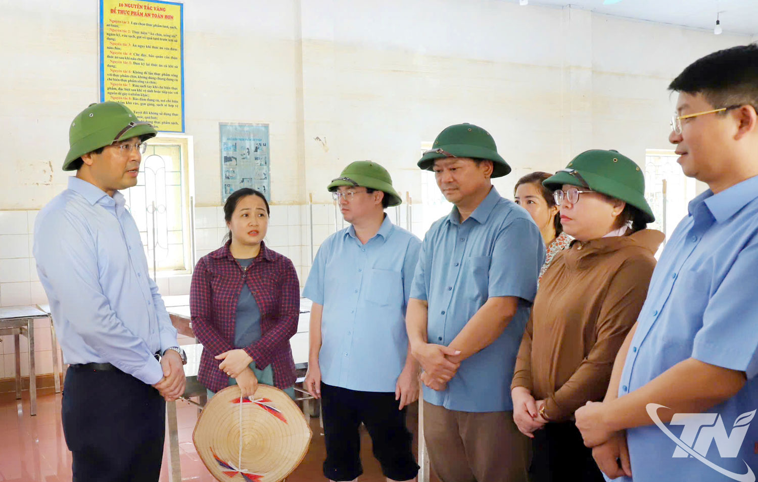 Đồng chí Bí thư Tỉnh ủy kiểm tra, nắm tình hình thực tế tại Trường PTDT Nội trú THCS Na Rì.