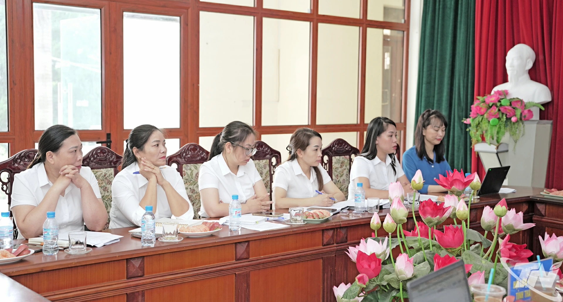 Đại biểu dự buổi làm việc.