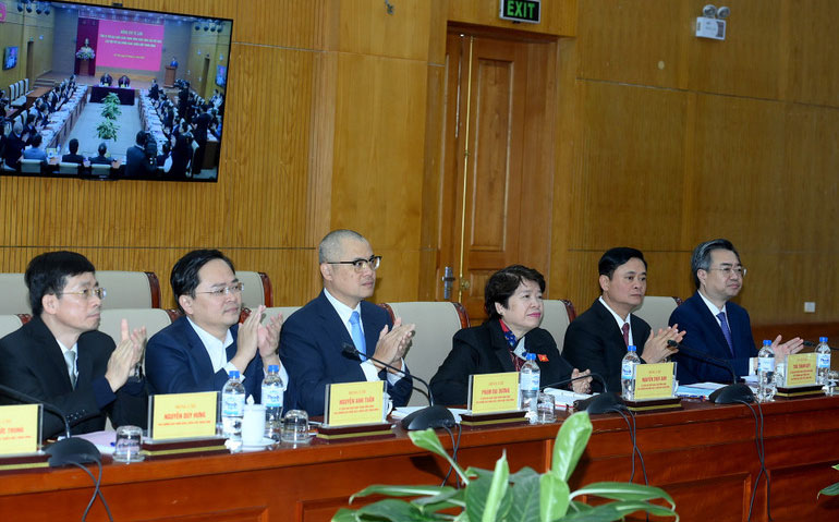 C&aacute;c đồng ch&iacute; l&atilde;nh đạo Ban Ch&iacute;nh s&aacute;ch, chiến lược Trung ương tham dự cuộc l&agrave;m việc.