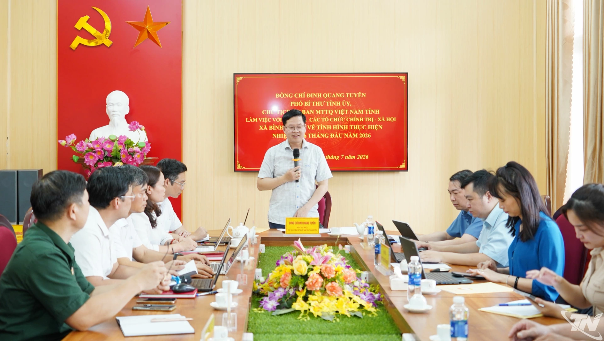 Quang cảnh buổi làm việc.