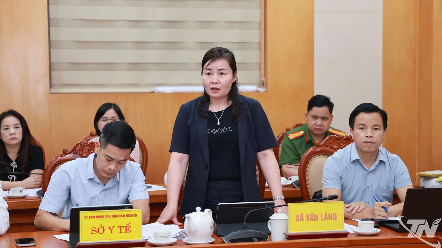 Các ngành, địa phương báo cáo tại buổi làm việc.