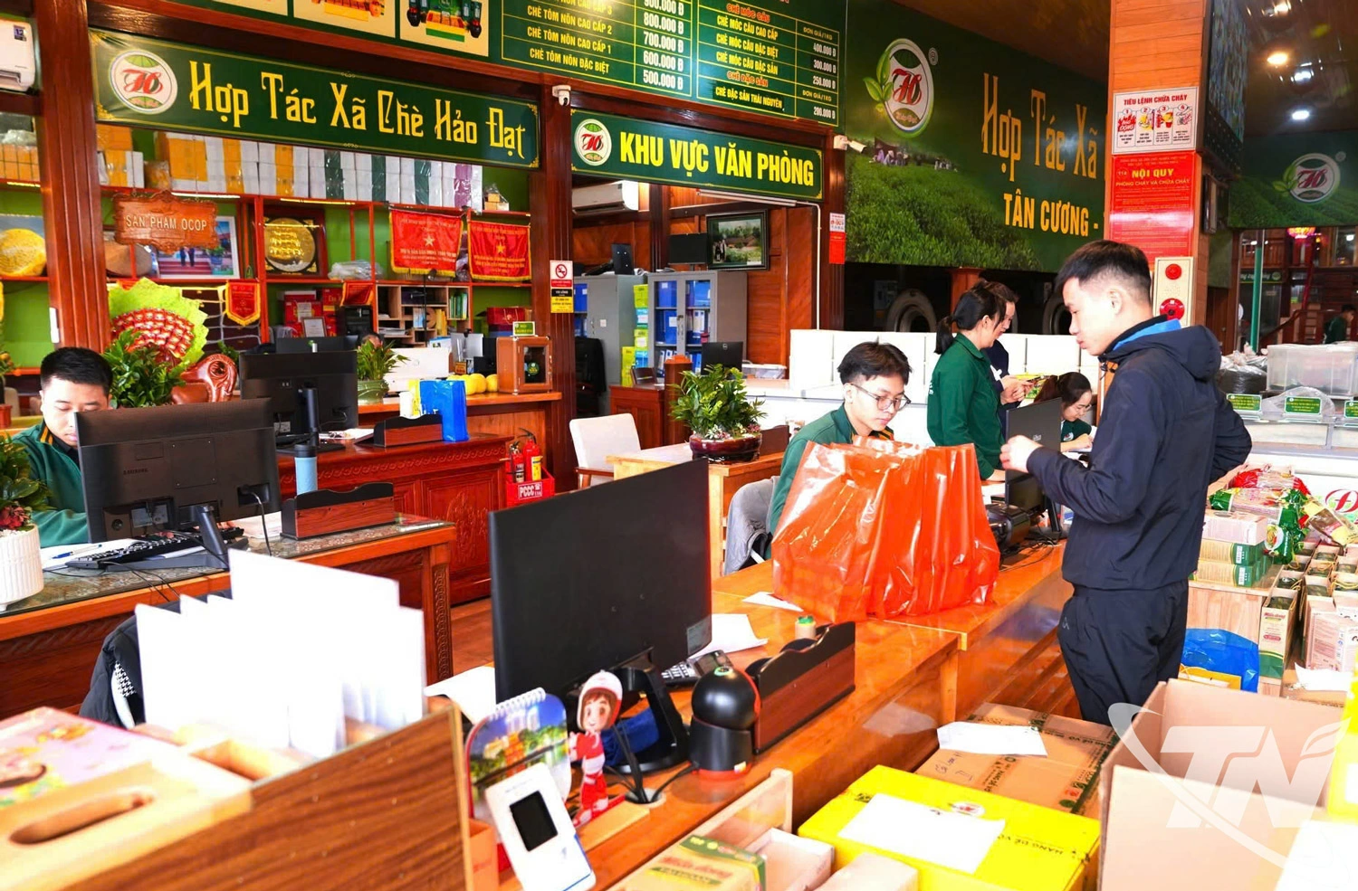 Tại Hợp tác xã chè Hảo Đạt, đơn hàng cận Tết tăng khoảng 30% so với ngày thường và tăng 25% so với cùng kỳ năm trước.