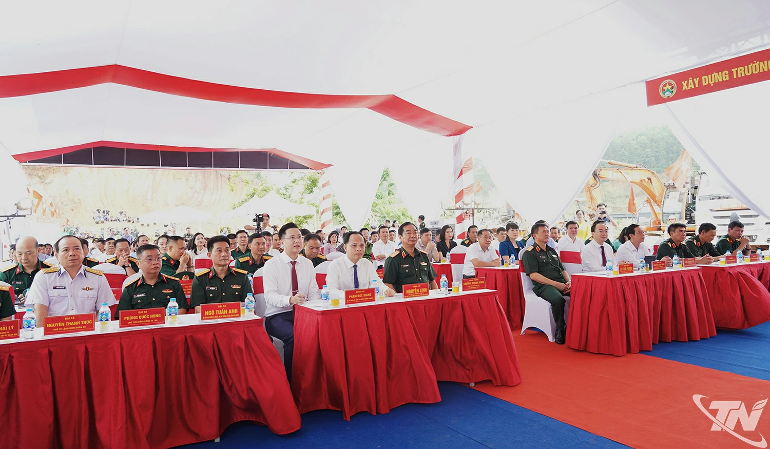Các đại biểu tham dự lễ động thổ.