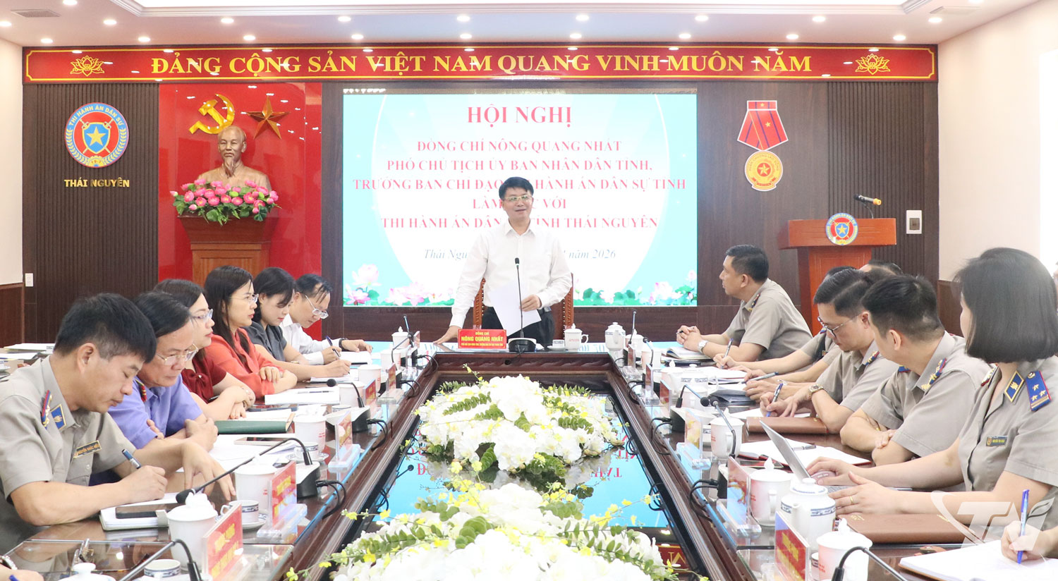 Đồng chí Phó Chủ tịch UBND tỉnh Nông Quang Nhất chủ trì buổi làm việc với Thi hành án dân sự tỉnh.