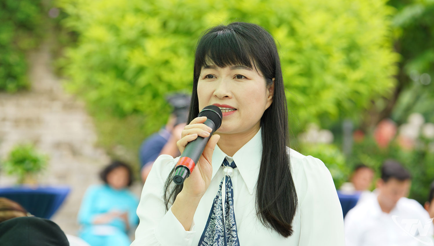 Lãnh đạo các sở, ngành của tỉnh phát biểu, trao đổi tại Chương trình.