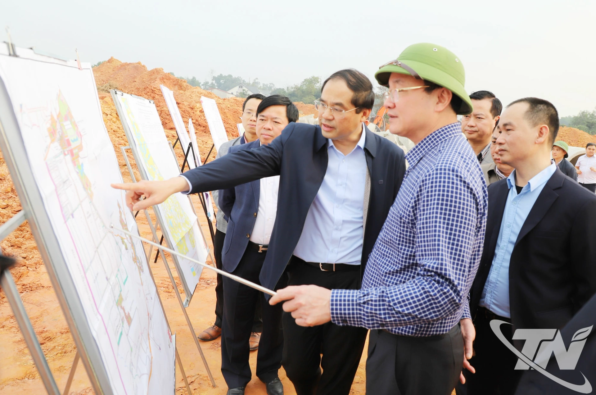 Đồng ch&iacute; B&iacute; thư Tỉnh ủy Trịnh Xu&acirc;n Trường kiểm tra c&ocirc;ng t&aacute;c bồi thường, t&aacute;i định cư phục vụ Dự &aacute;n Khu c&ocirc;ng nghiệp Y&ecirc;n B&igrave;nh 2, Y&ecirc;n B&igrave;nh 3.