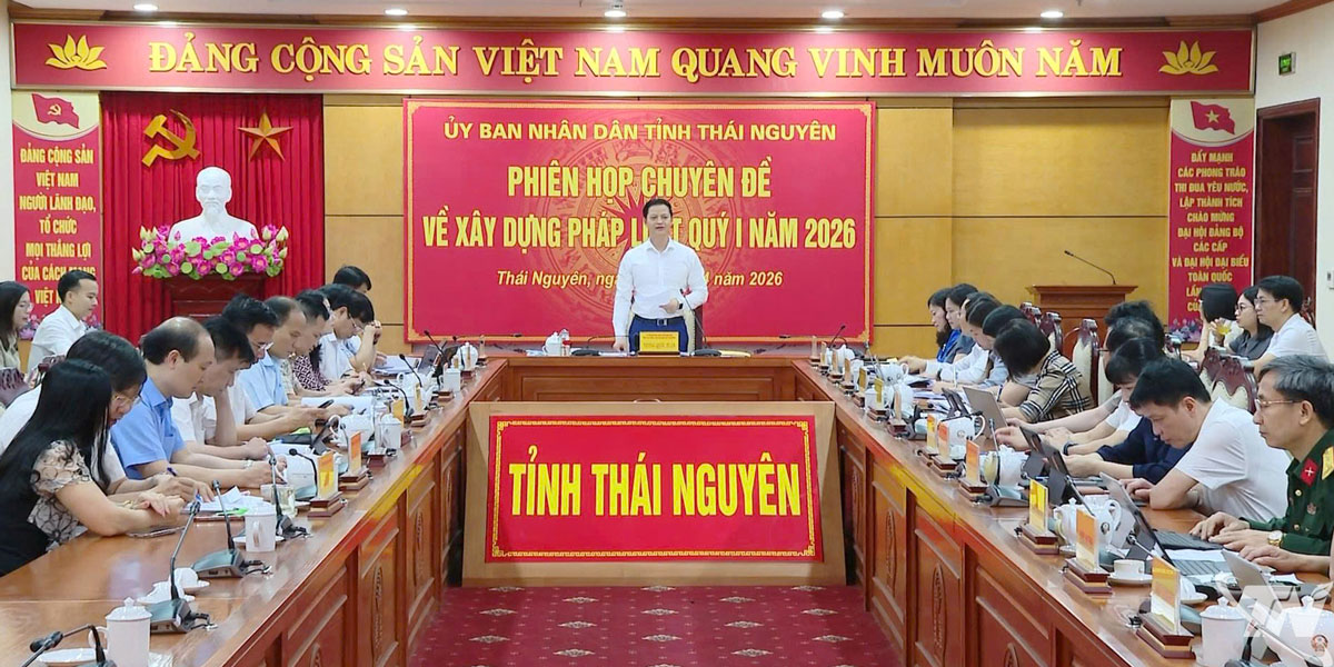 Đồng chí Vương Quốc Tuấn chủ trì Phiên họp.