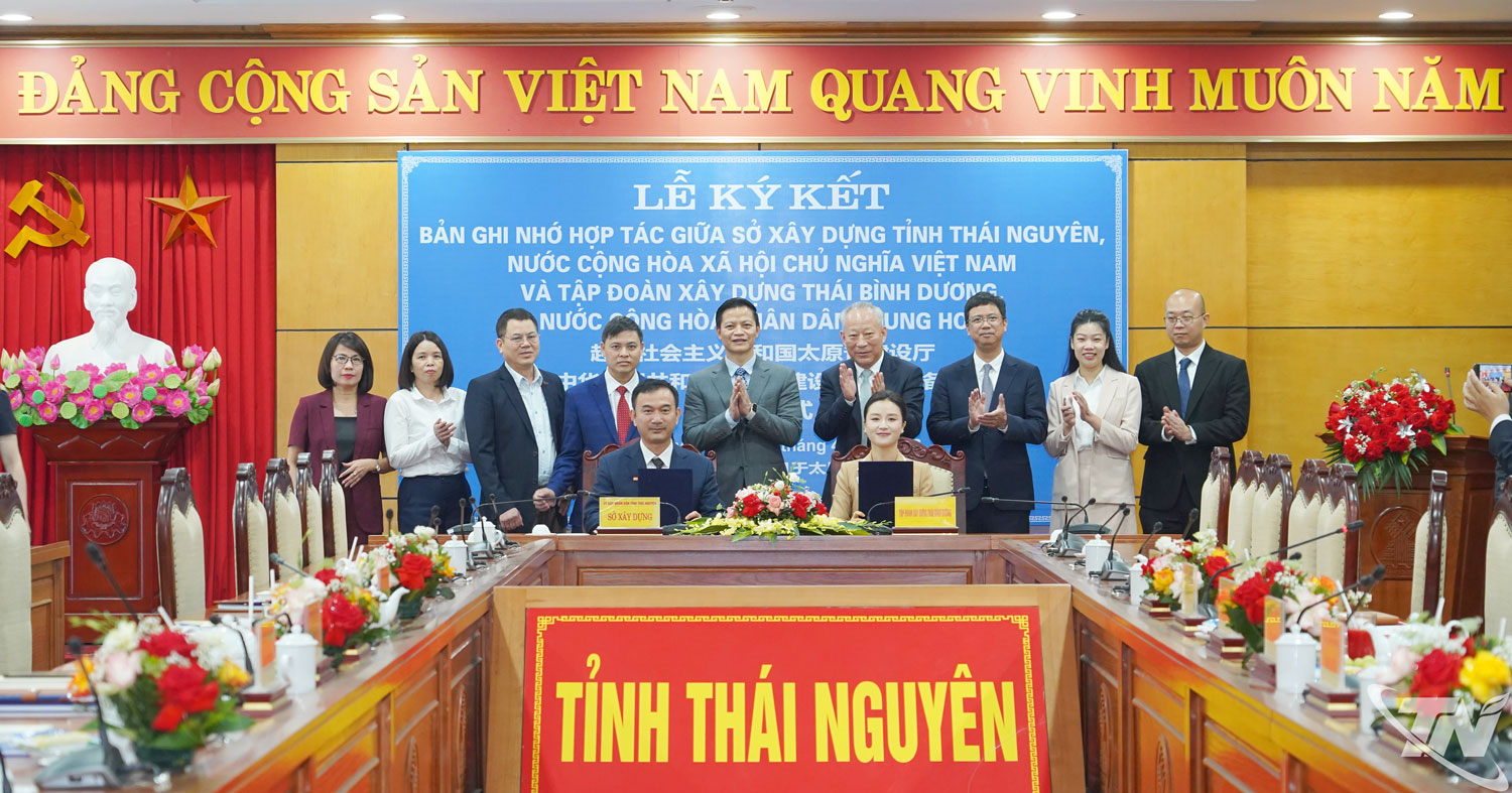 Các đại biểu chứng kiến Lễ ký kết Bản ghi nhớ hợp tác giữa Sở Xây dựng tỉnh Thái Nguyên với Tập đoàn Xây dựng Thái Bình Dương (Trung Quốc).