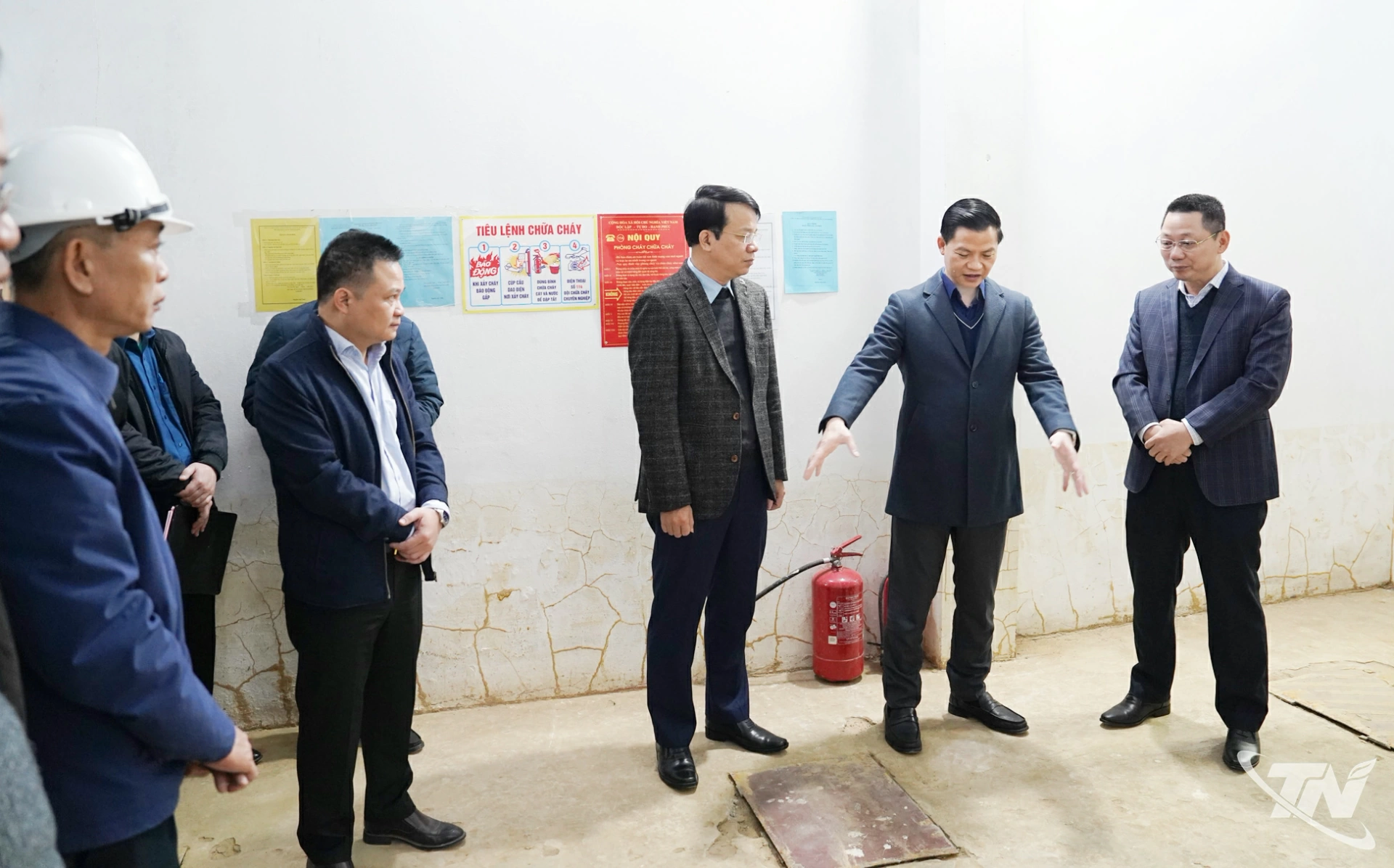 Đồng chí Chủ tịch UBND tỉnh Vương Quốc Tuấn kiểm tra Trạm bơm SP9 thuộc Dự án Hệ thống thoát nước và xử lý nước thải TP. Thái Nguyên.