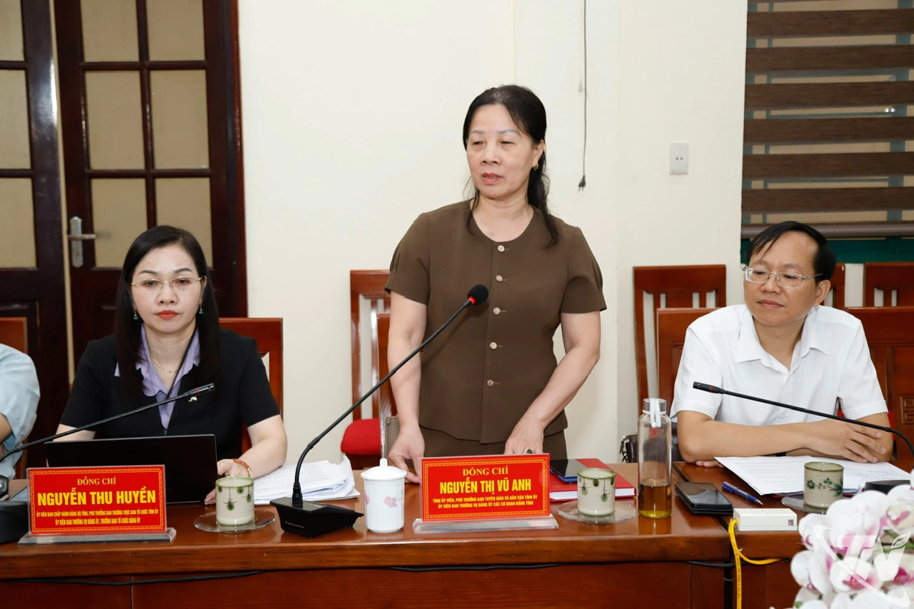 Đại diện lãnh đạo Ban Tuyên giáo và Dân vận Tỉnh ủy phát biểu tại buổi làm việc.