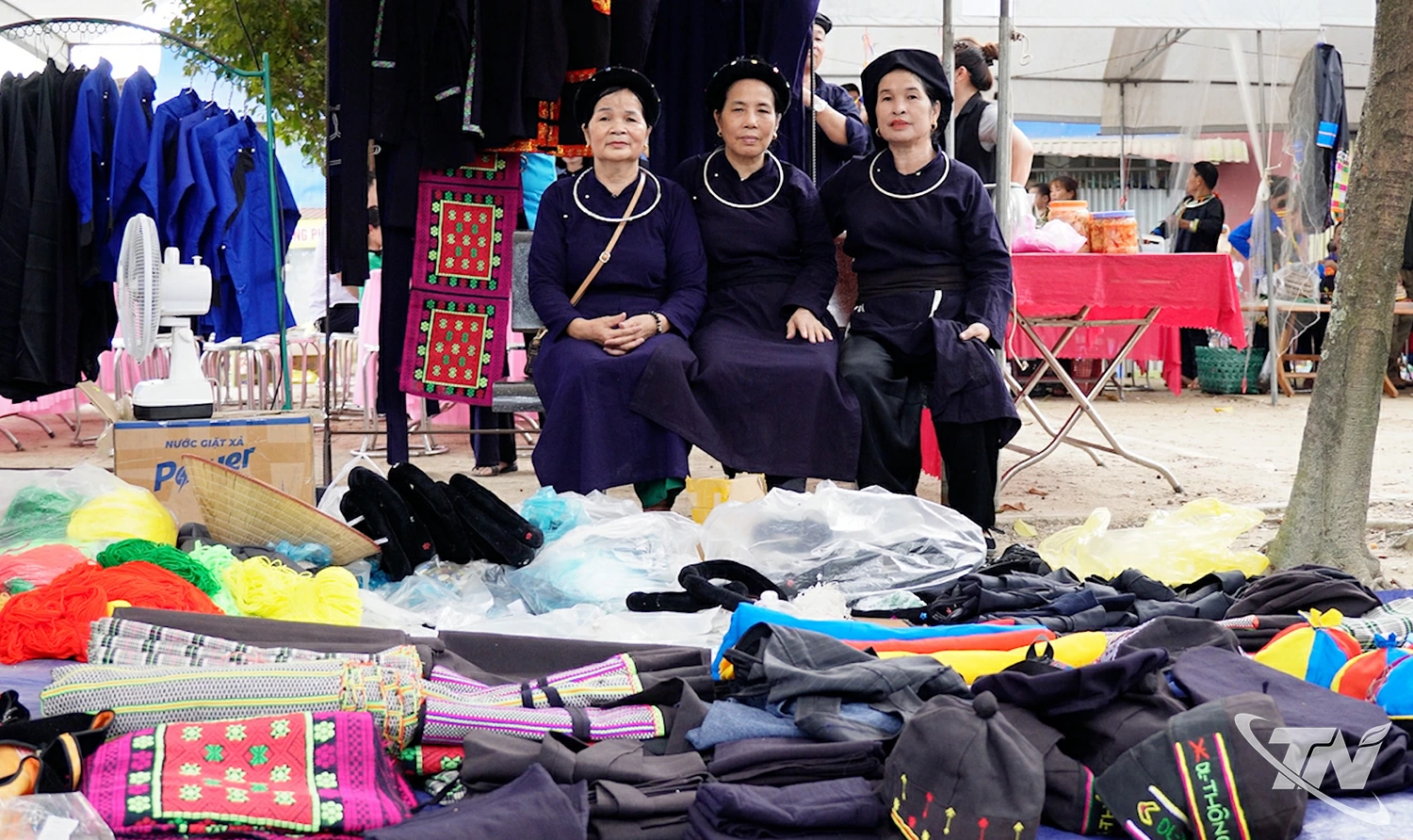 Một góc chợ phiên xã Nam Cường. Ảnh T.L