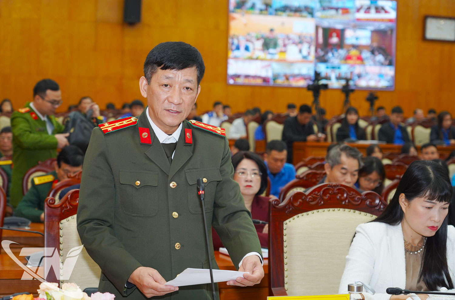 L&atilde;nh đạo c&aacute;c sở, ng&agrave;nh trao đổi, l&agrave;m r&otilde; những nội dung thuộc thẩm quyền.