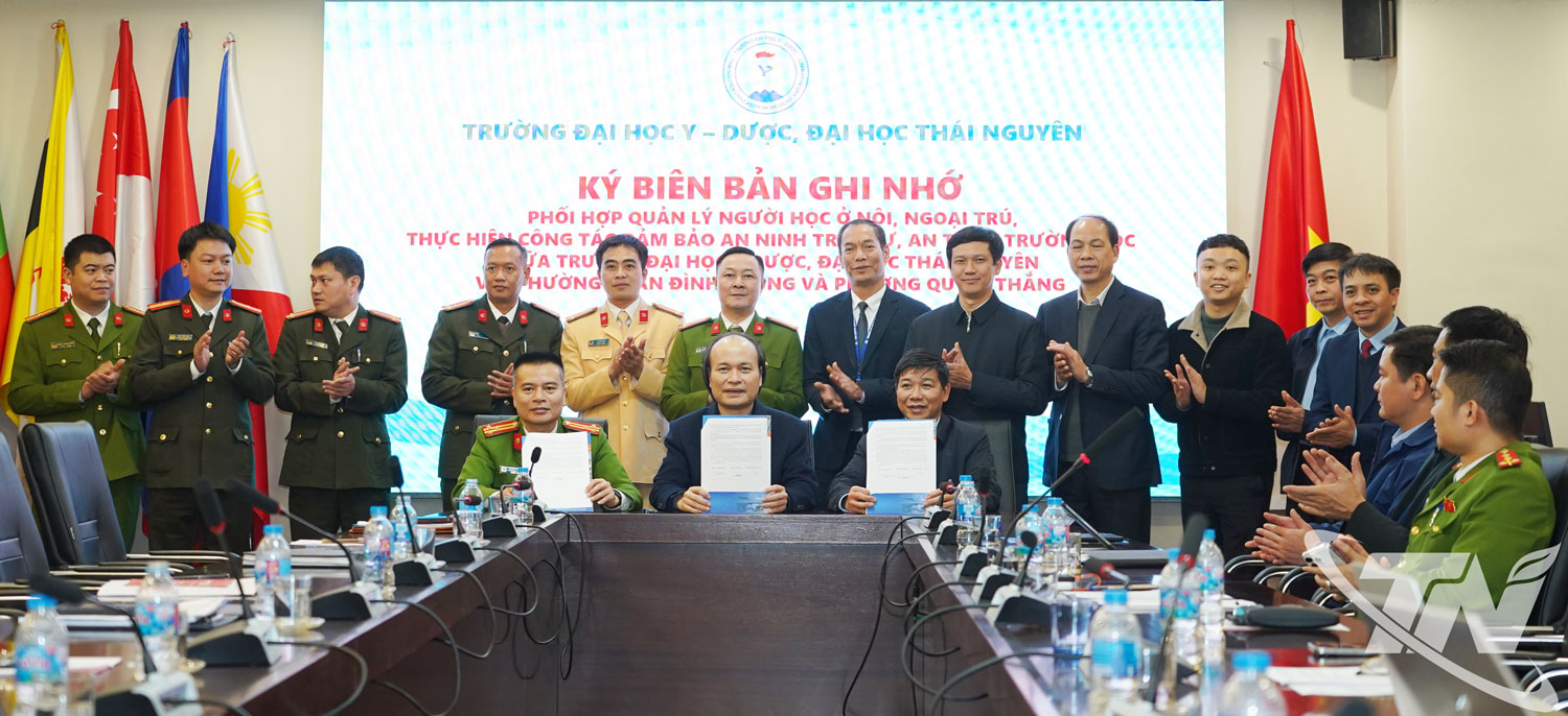 K&yacute; kết bi&ecirc;n bản ghi nhớ giữa trường Đại học Y - Dược với phường Phan Đ&igrave;nh Ph&ugrave;ng.