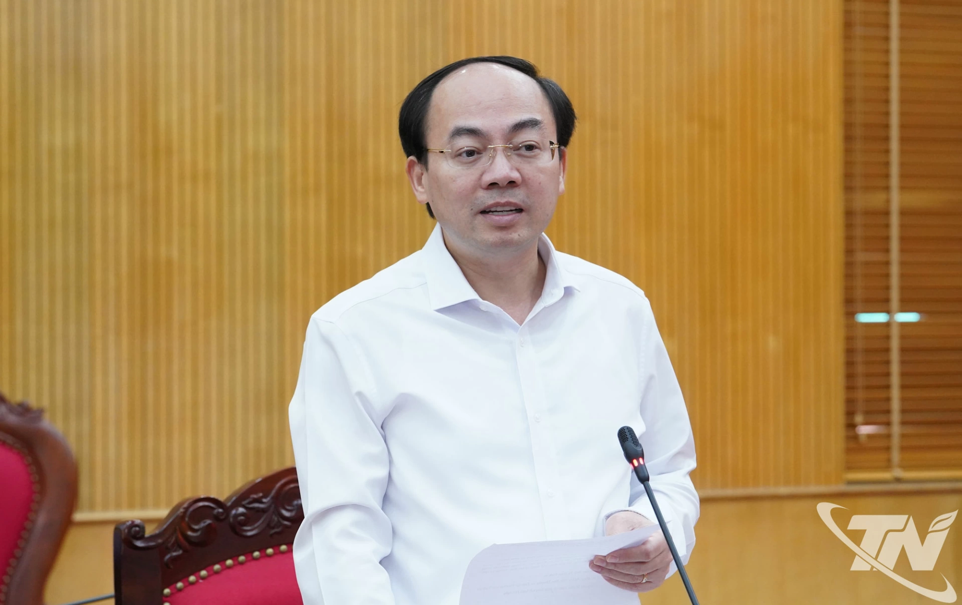 Đồng chí Phó Bí thư Thường trực Tỉnh ủy, Trưởng Đoàn đại biểu Quốc hội tỉnh Nguyễn Đăng Bình phát biểu tại Hội nghị.