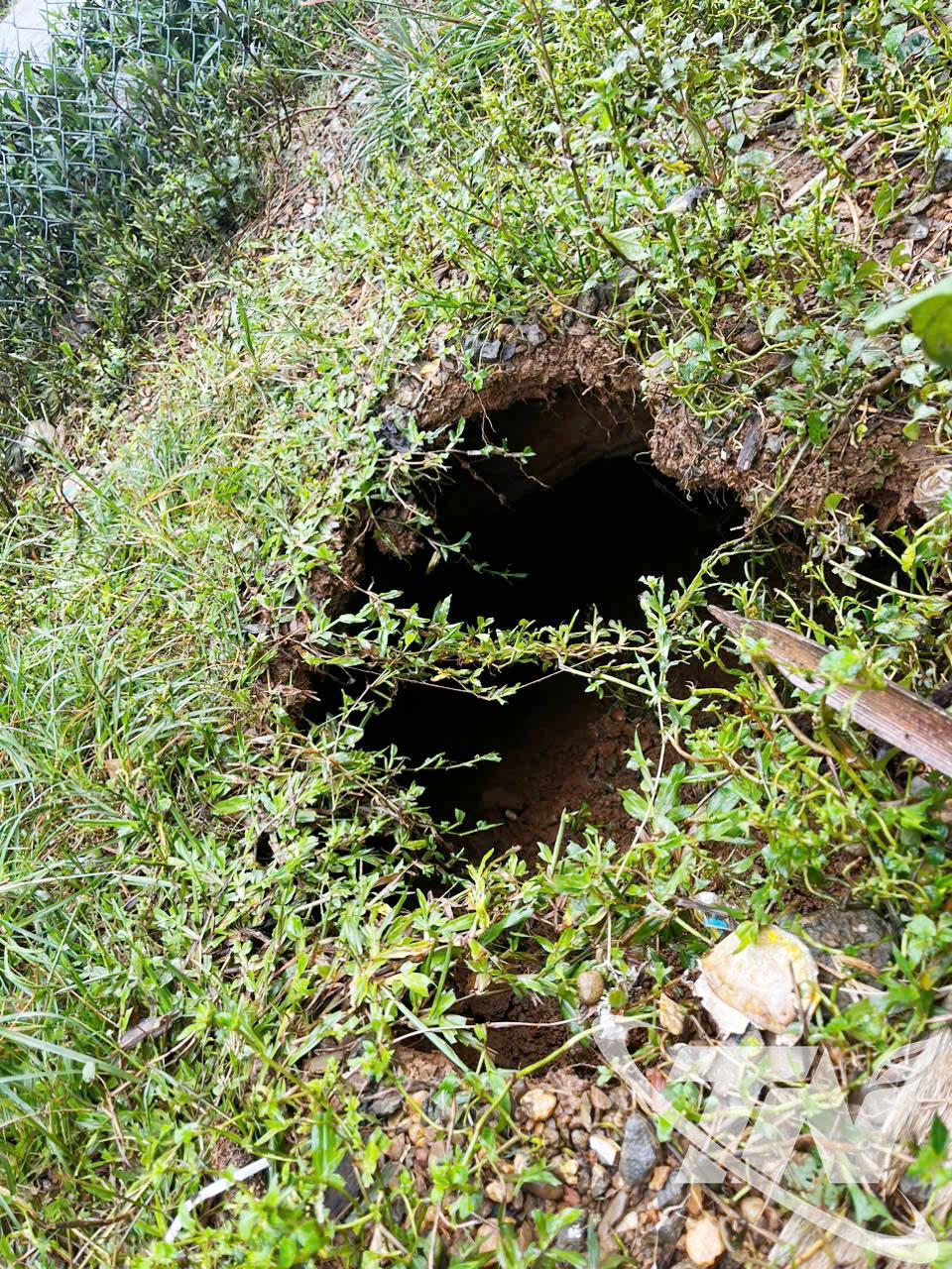 Hiện trường hố sụt lún tại thôn Hiệp Lực, xã Na Rì.