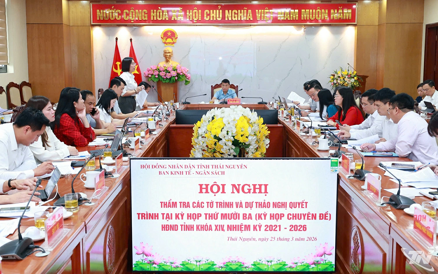 Quang cảnh cuộc họp.