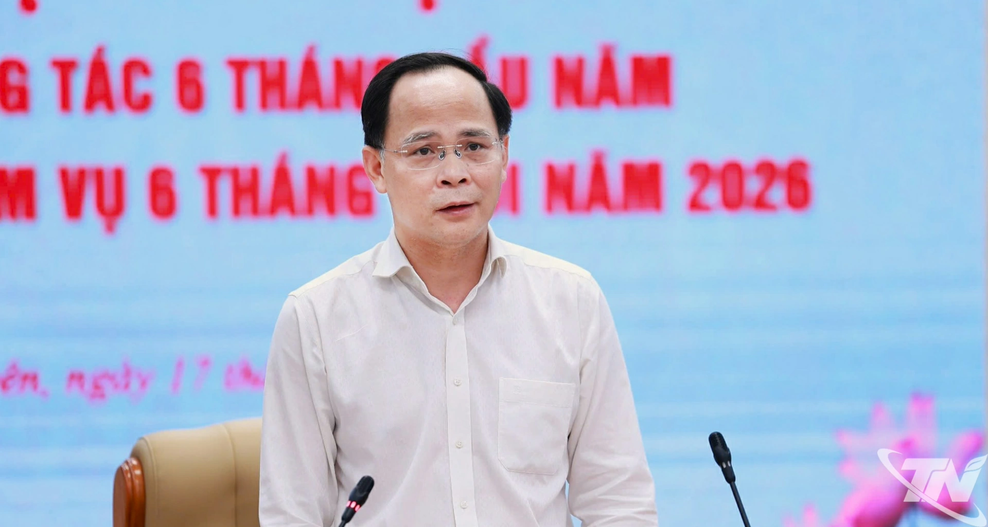 Đồng chí Nguyễn Linh phát biểu tham luận tại Hội nghị.