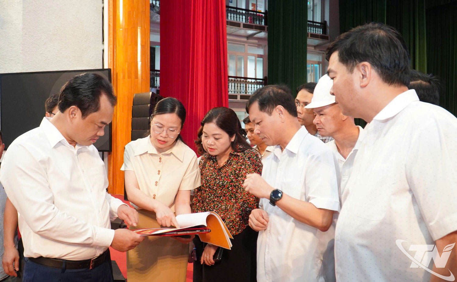 Đồng chí Bí thư Tỉnh ủy Trịnh Việt Hùng kiểm tra Dự án cải tạo Trung tâm Văn hóa - Nghệ thuật tỉnh.