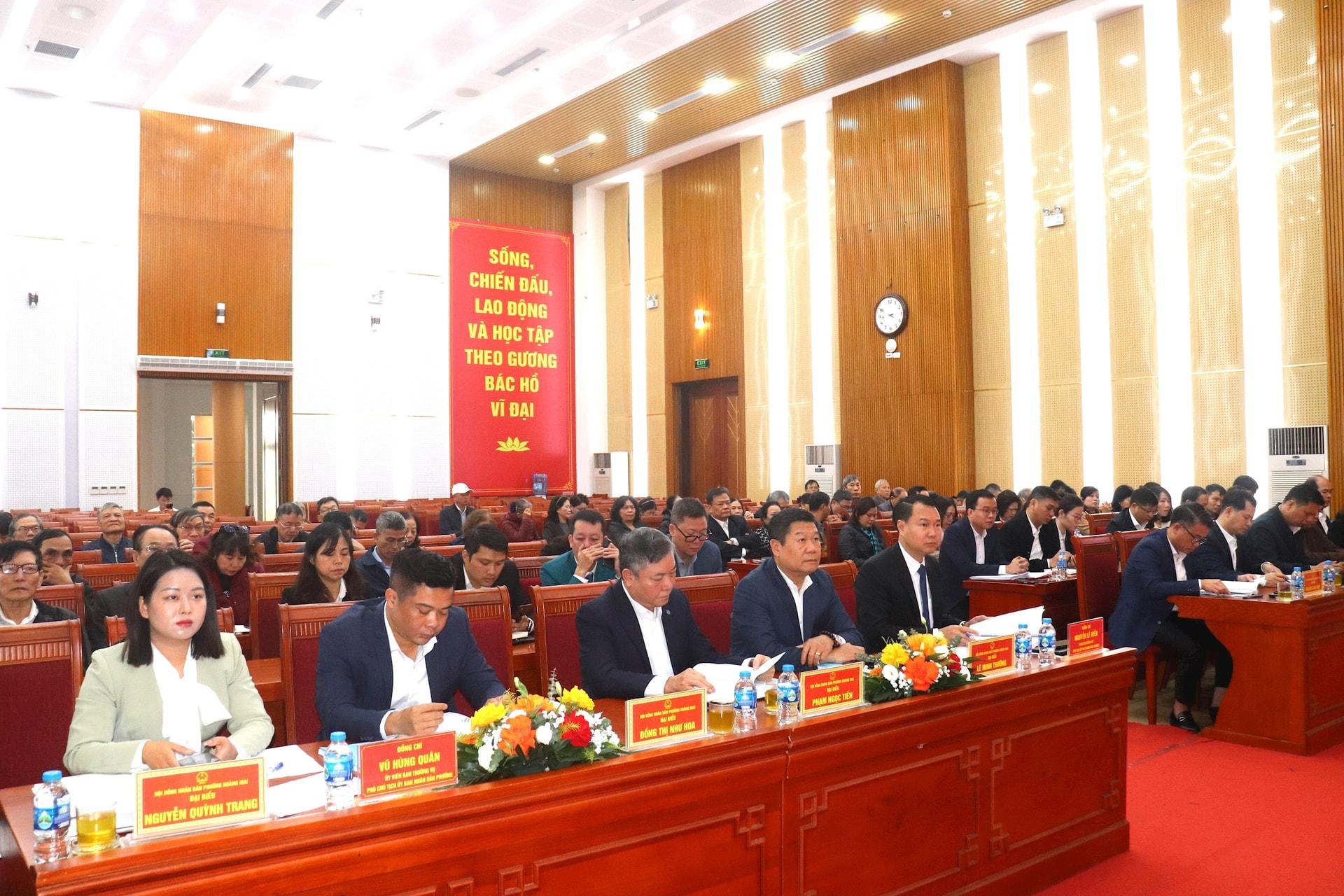 Các đại biểu dự kỳ họp. Ảnh: Hiền Thu