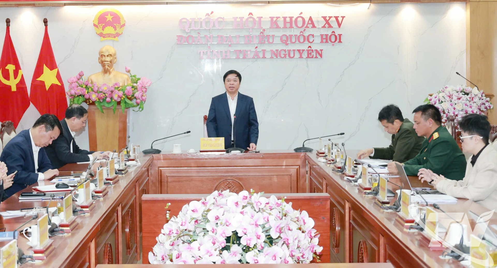 Đồng chí Phó Chủ tịch UBND tỉnh Bùi Văn Lương chủ trì cuộc họp.