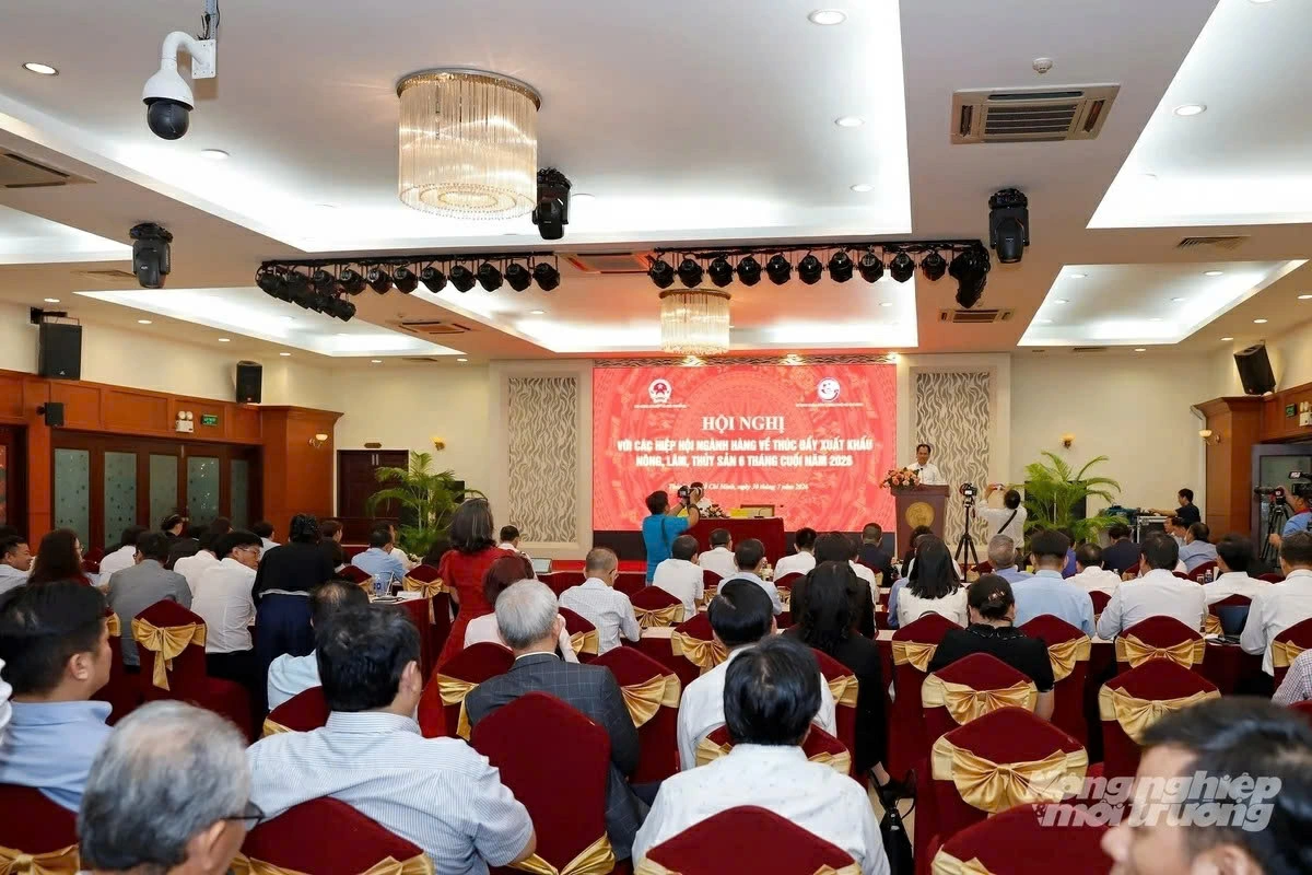 Quang cảnh Hội nghị với các hiệp hội ngành hàng về thúc đẩy xuất khẩu nông, lâm, thủy sản 6 tháng cuối năm 2026.