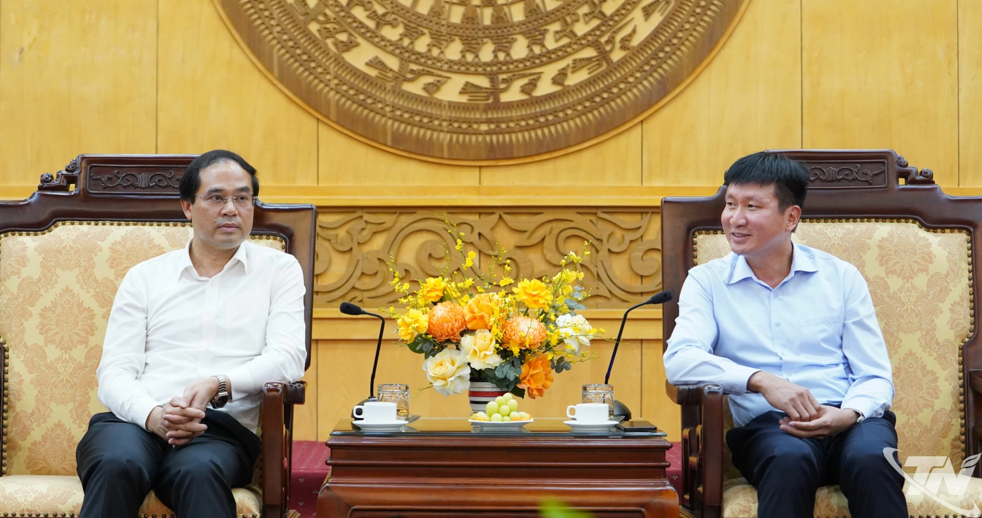 Đồng Trịnh Xuân Trường, Ủy viên Trung ương Đảng, Bí thư Tỉnh ủy Thái Nguyên và đồng chí Trần Huy Tuấn, Ủy viên Trung ương Đảng, Bí thư Tỉnh ủy Ninh Bình đồng chủ trì buổi làm việc trao đổi công tác giữa hai Tỉnh ủy.