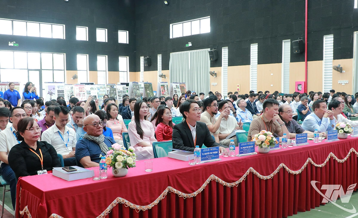 Hội thảo với sự góp mặt của nhiều chuyên gia, nghệ sĩ và doanh nghiệp được kỳ vọng sẽ thúc đẩy việc ứng dụng công nghệ mới trong mỹ thuật ứng dụng.