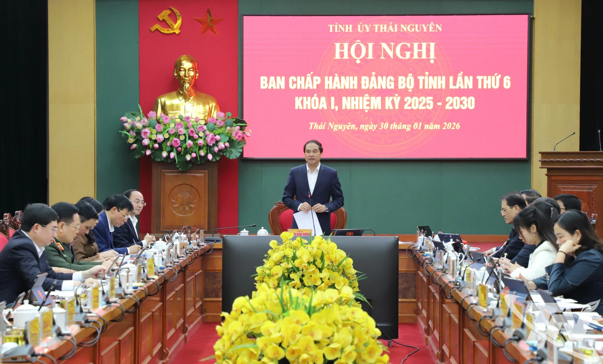 Đồng ch&iacute; B&iacute; thư Tỉnh ủy Trịnh Xu&acirc;n Trường chủ tr&igrave; Hội nghị.