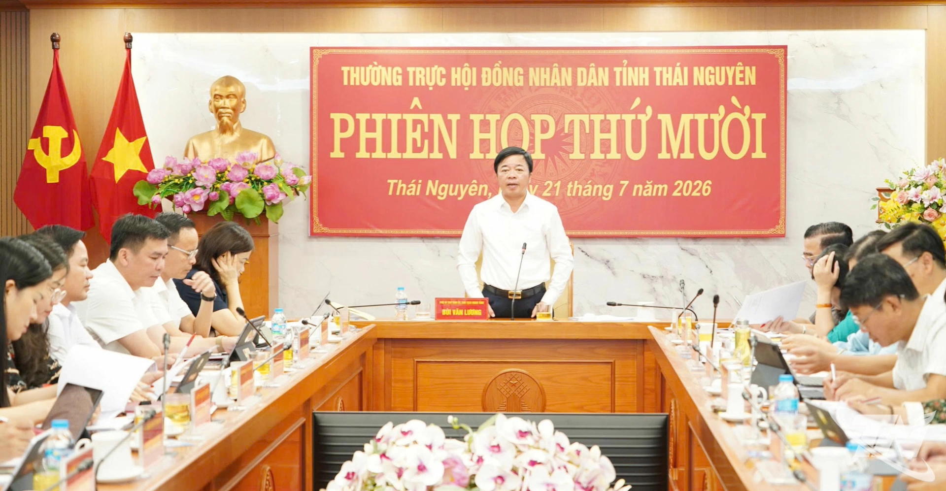 Đồng chí Chủ tịch HĐND tỉnh Bùi Văn Lương chủ trì Phiên họp.