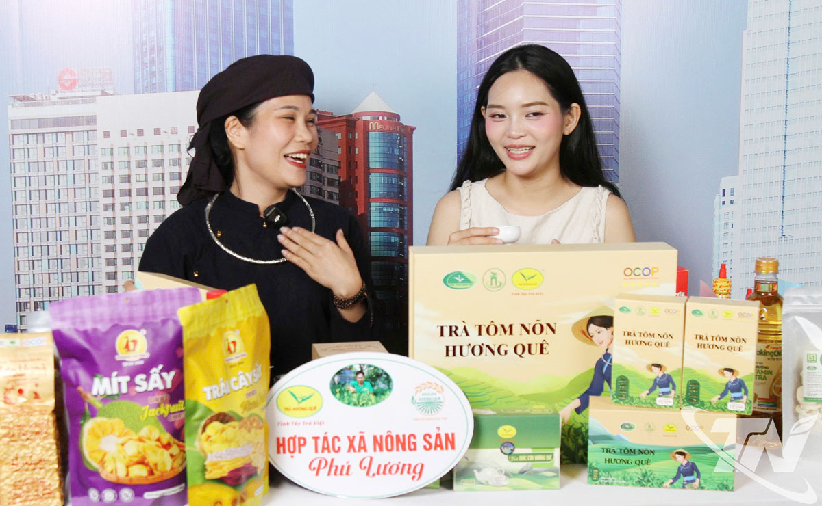 Chủ thể sản phẩm OCOP Th&aacute;i Nguy&ecirc;n livestream giới thiệu, b&aacute;n h&agrave;ng tại phường Vũng T&agrave;u, TP. Hồ Ch&iacute; Minh.