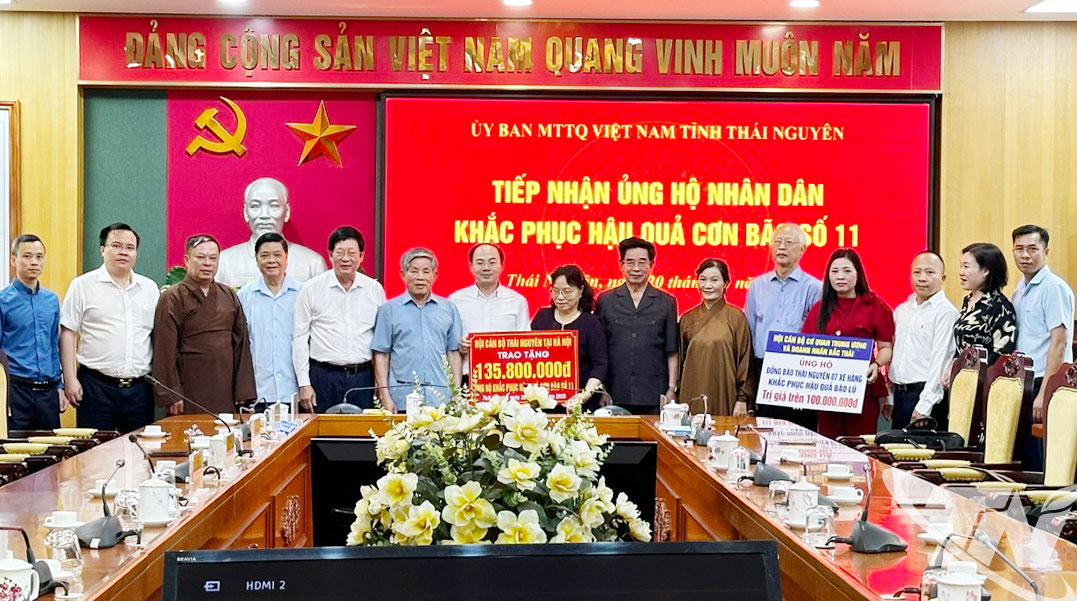 Hội Cán bộ Thái Nguyên tại Hà Nội đã vận động quyên góp tiền và hàng hóa, nhu yếu phẩm tổng giá trị hỗ trợ trên 1 tỷ đồng nhằm chia sẻ với quê hương Thái Nguyên.