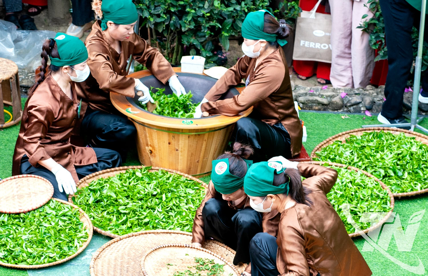 Chế biến chè theo phương pháp   truyền thống. 