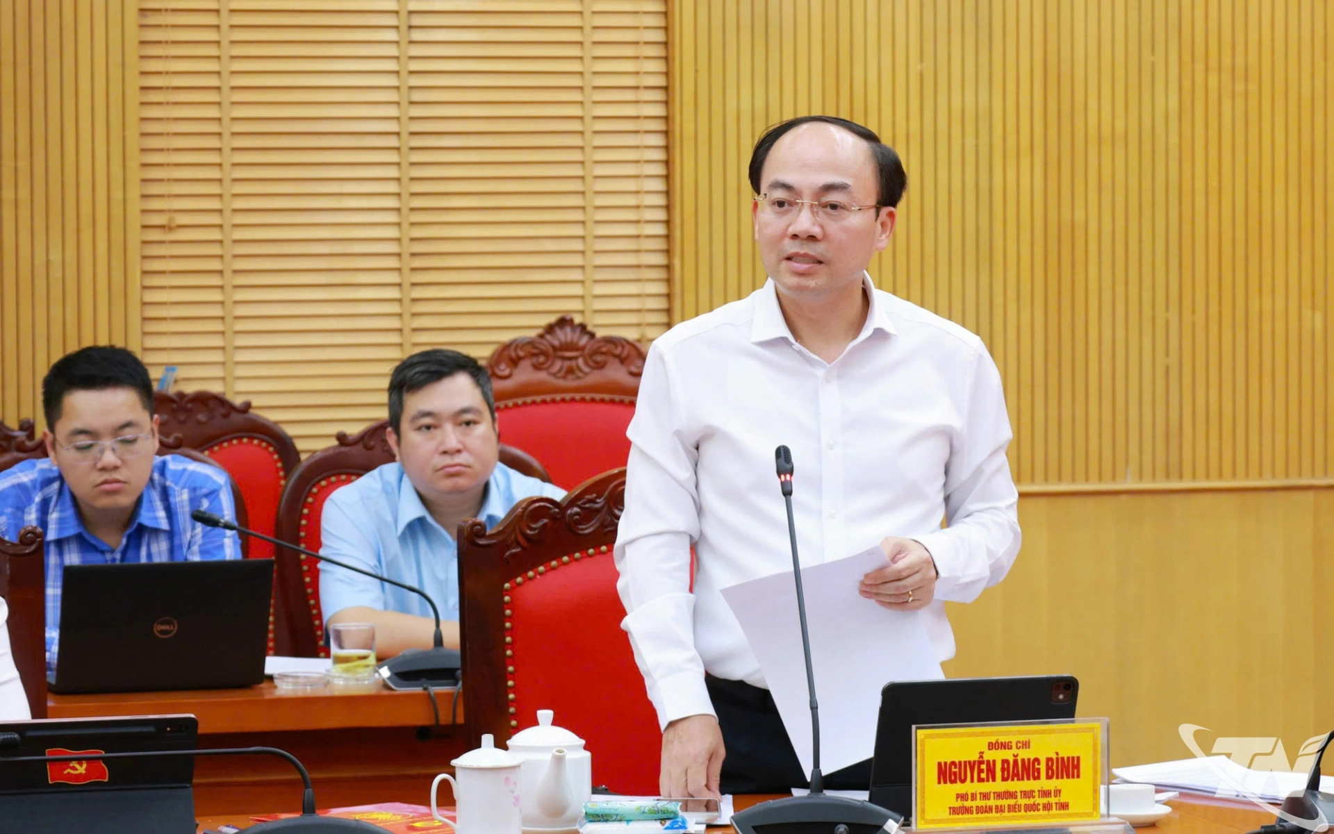 Đồng chí Nguyễn Đăng Bình, Phó Bí thư Thường trực Tỉnh ủy, Trưởng Đoàn ĐBQH tỉnh, phát biểu tại Hội nghị.