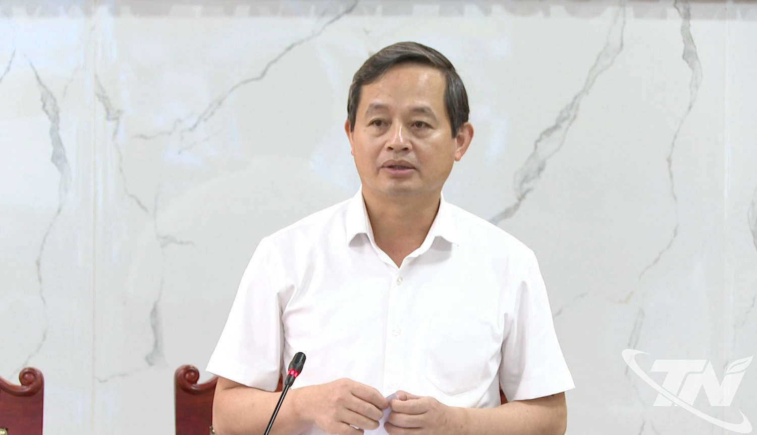 Đồng chí Chủ tịch UBND tỉnh Phạm Hoàng Sơn phát biểu chỉ đạo tại Hội nghị.