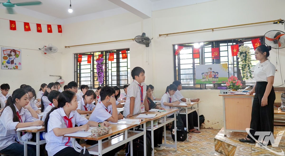 Học sinh Trường THCS Chùa Hang 1 trở lại lớp học.