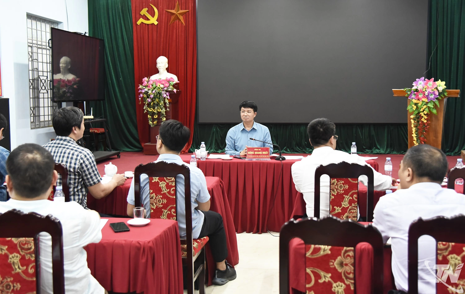 Đồng chí Nông Quang Nhất, Phó Chủ tịch UBND tỉnh chủ trì buổi làm việc.