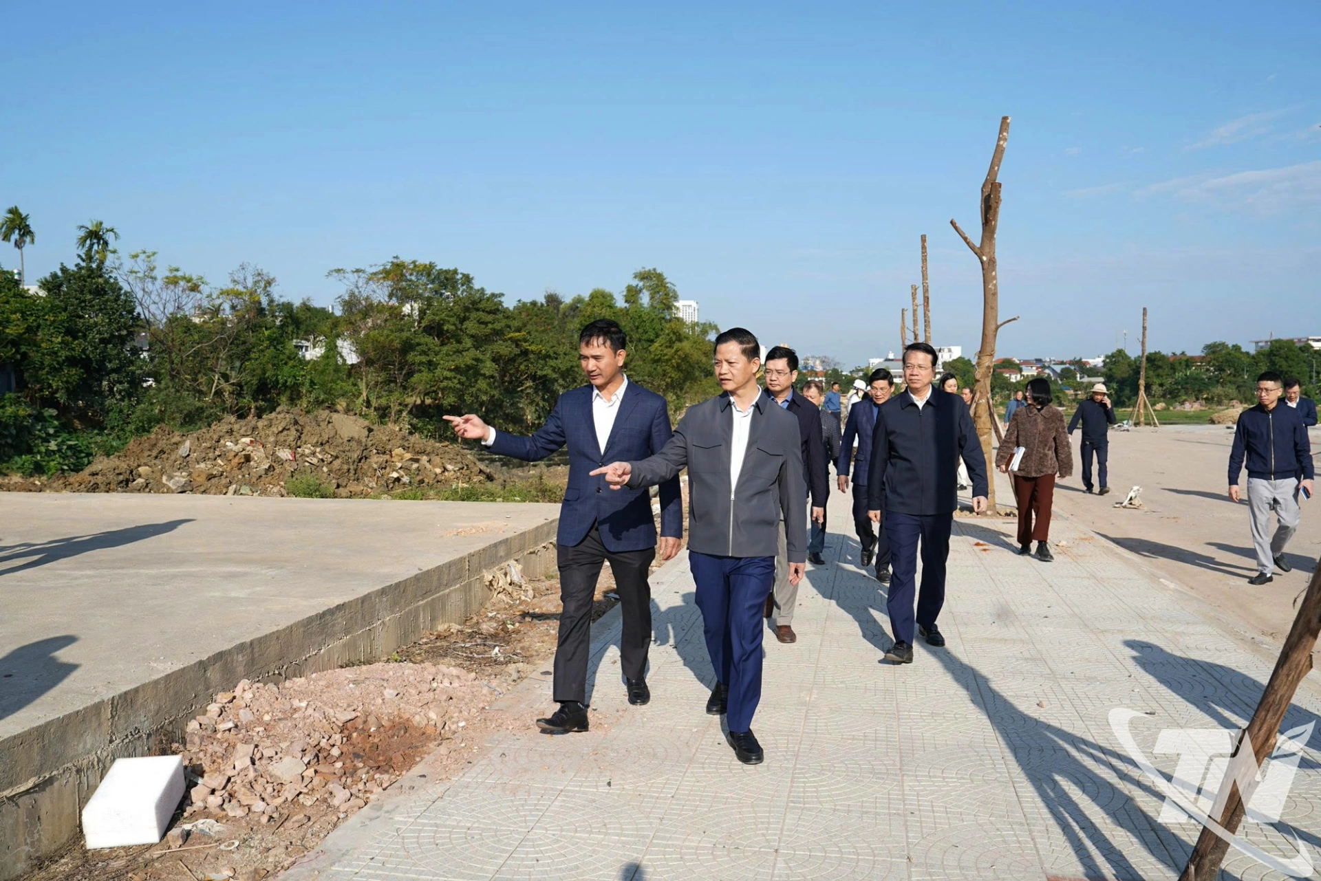 Đồng chí Chủ tịch UBND tỉnh kiểm tra, đôn đốc tiến độ Dự án chống ngập úng khẩn cấp tại phường Phan Đình Phùng.