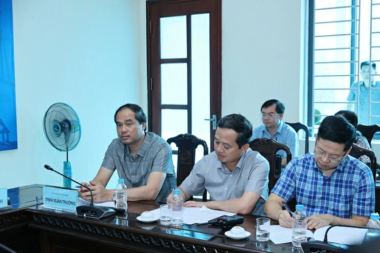 Thủ tướng giao tỉnh Thái Nguyên xây dựng dự án đầu tư đường và đê hai bên sông Cầu (mỗi bên dài khoảng 17 km), triển khai nhanh nhất có thể trong tình trạng khẩn cấp - Ảnh: VGP/Nhật Bắc