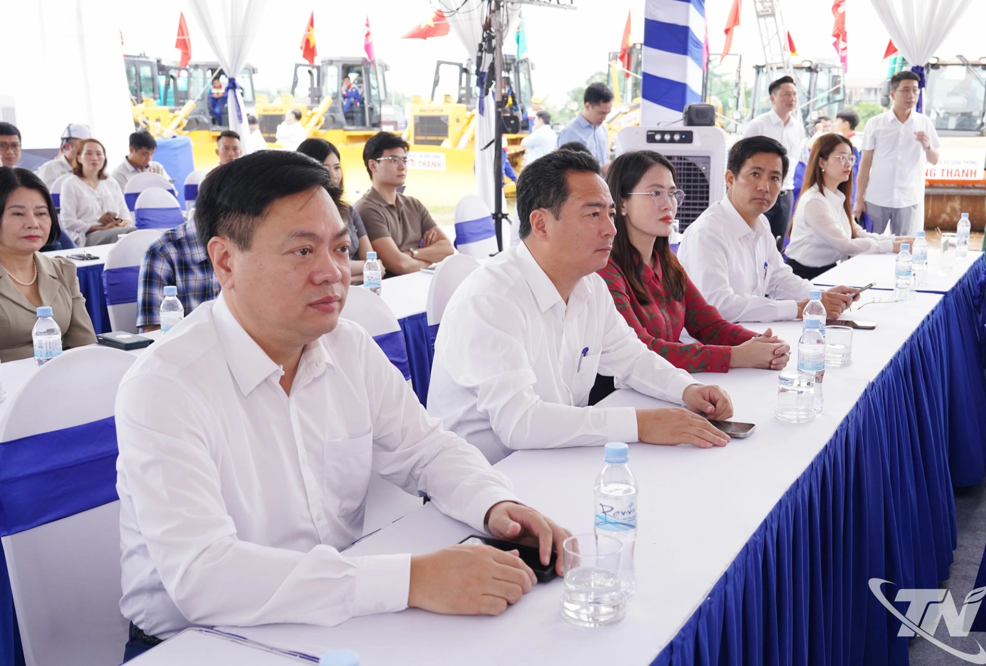 Các đại biểu dự Lễ khởi công.