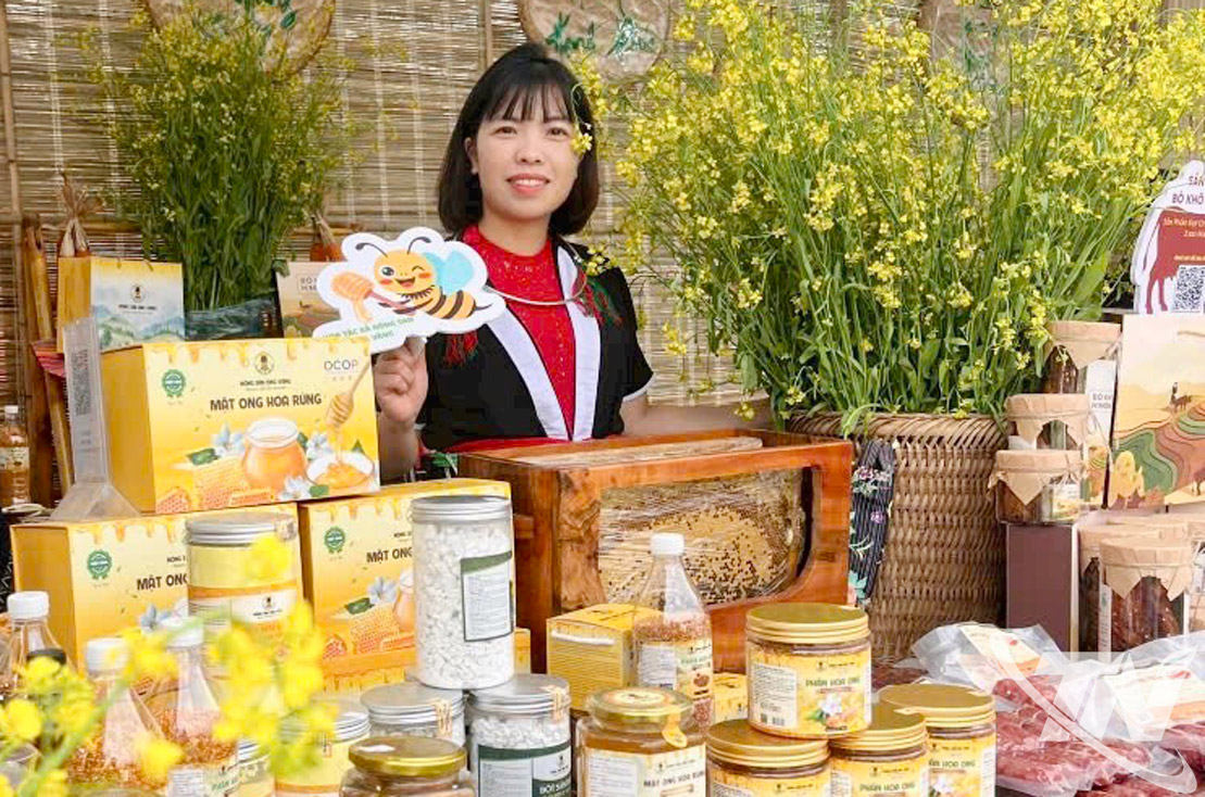 C&aacute;c sản phẩm đặc trưng của Hợp t&aacute;c x&atilde; N&ocirc;ng sản Ong V&agrave;ng.