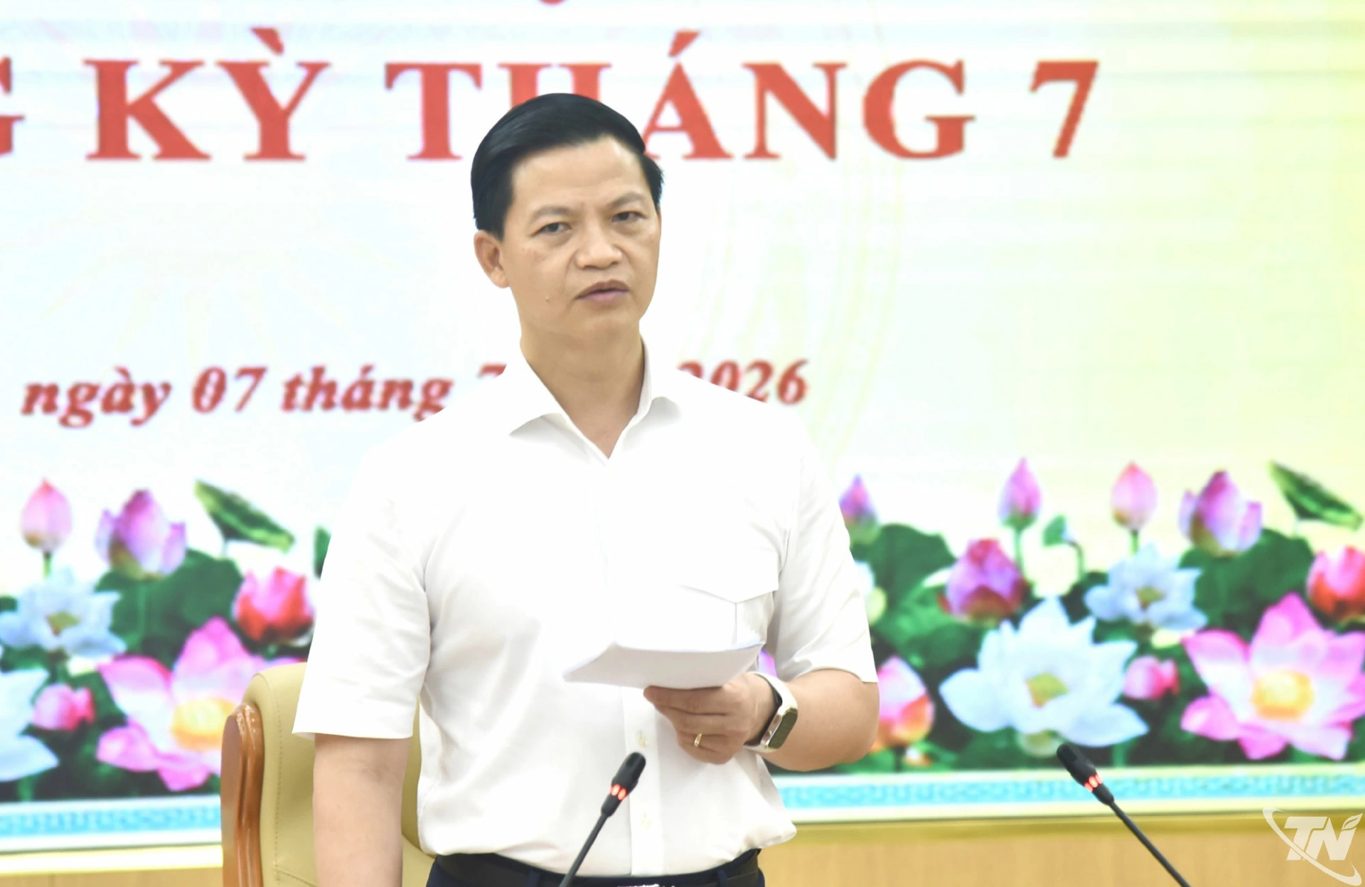 Đồng chí Chủ tịch UBND tỉnh Vương Quốc Tuấn phát biểu kết luận Phiên họp.