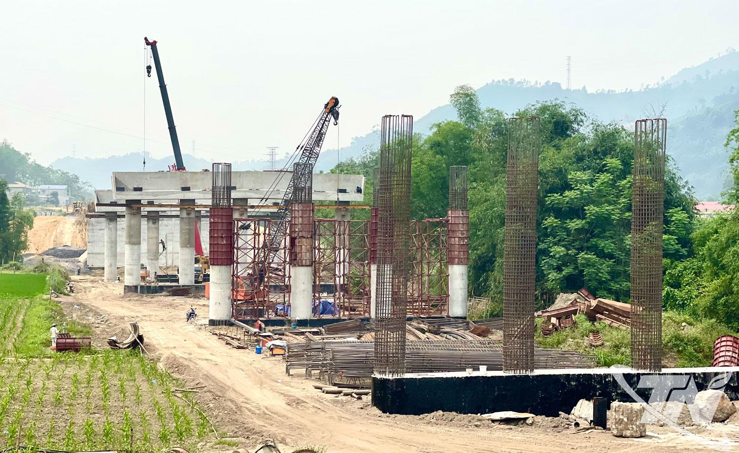 Dự án cao tốc Chợ Mới - Bắc Kạn có 18 cầu trên toàn tuyến, với tổng chiều dài là 4,66km.