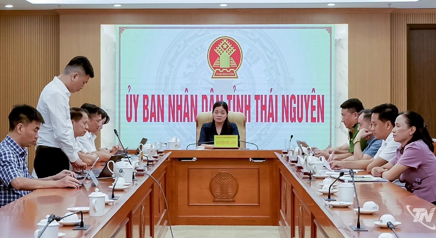 Quang cảnh cuộc họp.