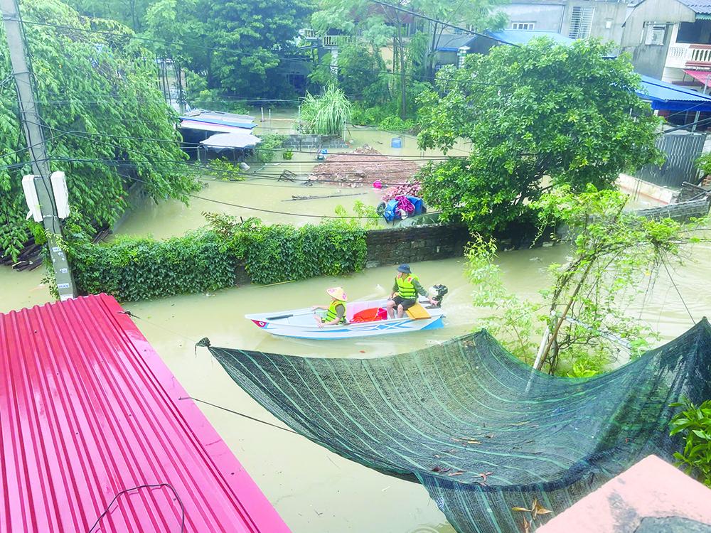 Phương tiện, trang thiết bị chuyên dụng được huy động tối đa phục vụ công tác cứu hộ.