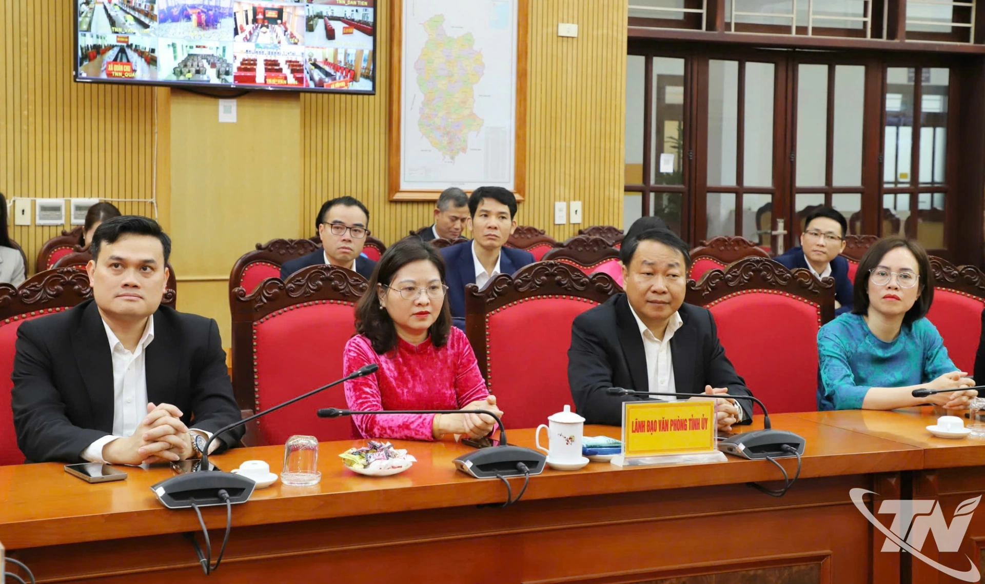 Cán bộ, công chức, người lao động cơ quan Văn phòng Tỉnh ủy dự buổi gặp mặt.