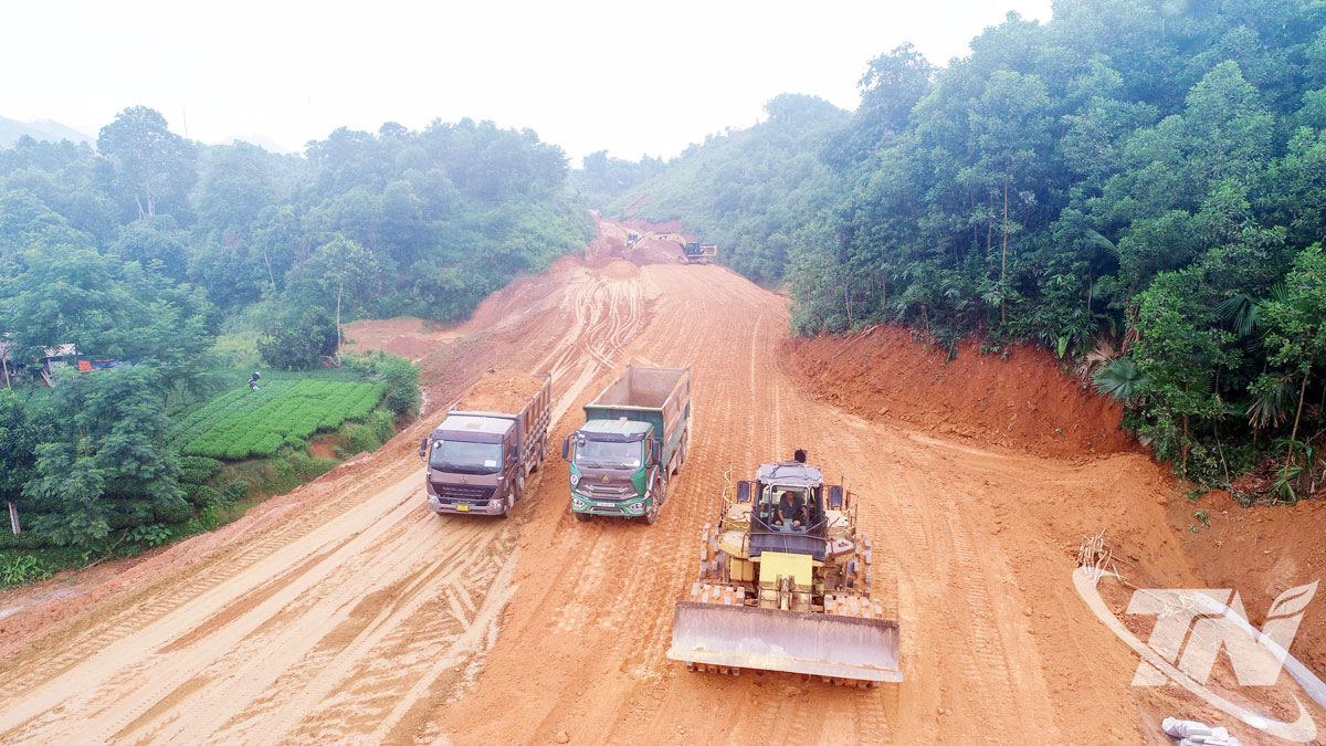 Sau khi hoàn thành giải phóng mặt bằng, hiện nay, giai đoạn 2 của Dự án đường Hồ Chí Minh đoạn Chợ Chu – Ngã ba Trung Sơn đang được đẩy nhanh tiến độ thi công.