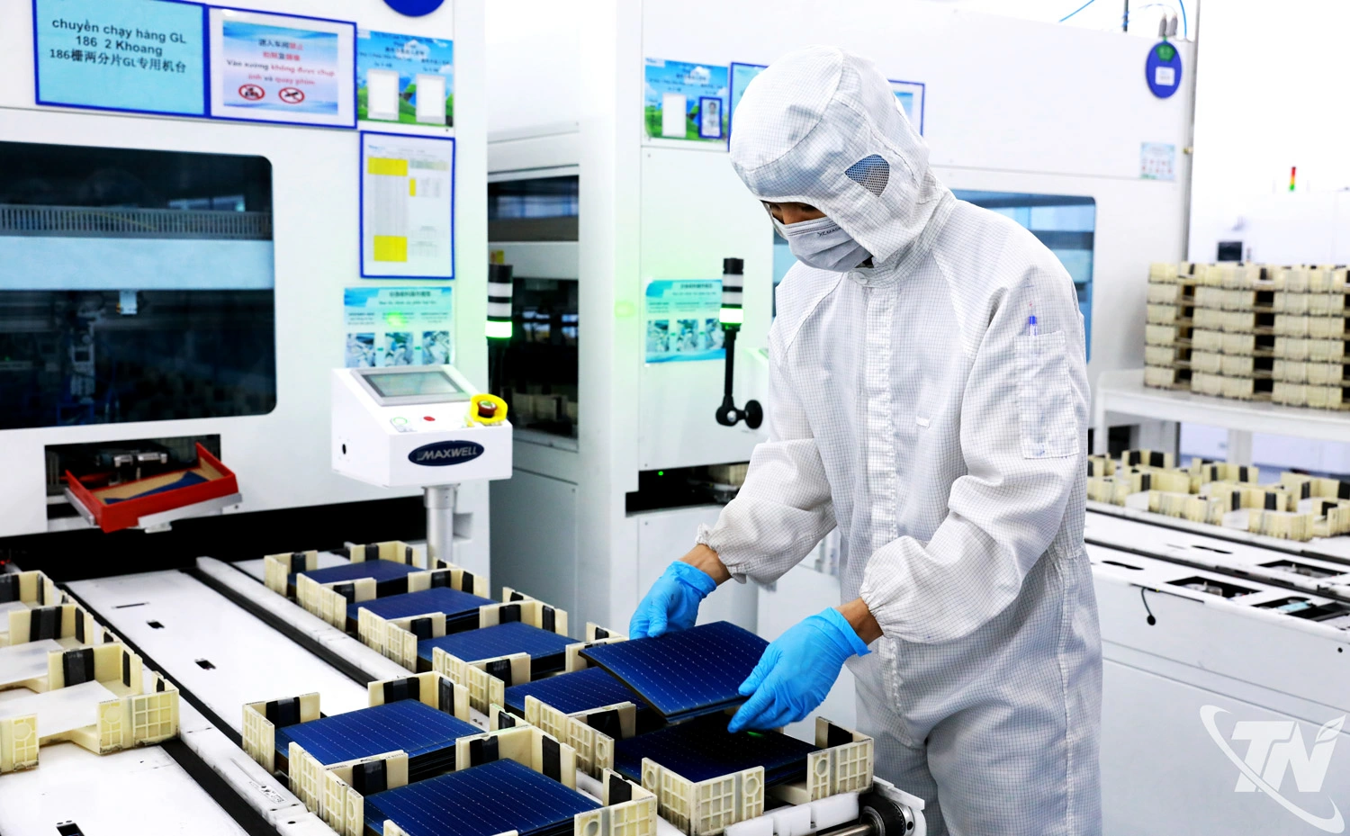 Năm 2026, tỉnh Thái Nguyên phấn đấu chỉ số sản xuất công nghiệp (IIP) tăng từ   14,5% trở lên. Trong ảnh: Sản xuất tấm pin năng lượng mặt trời tại Công ty   TNHH Phát triển năng lượng Trina Solar (Khu công nghiệp Yên Bình).