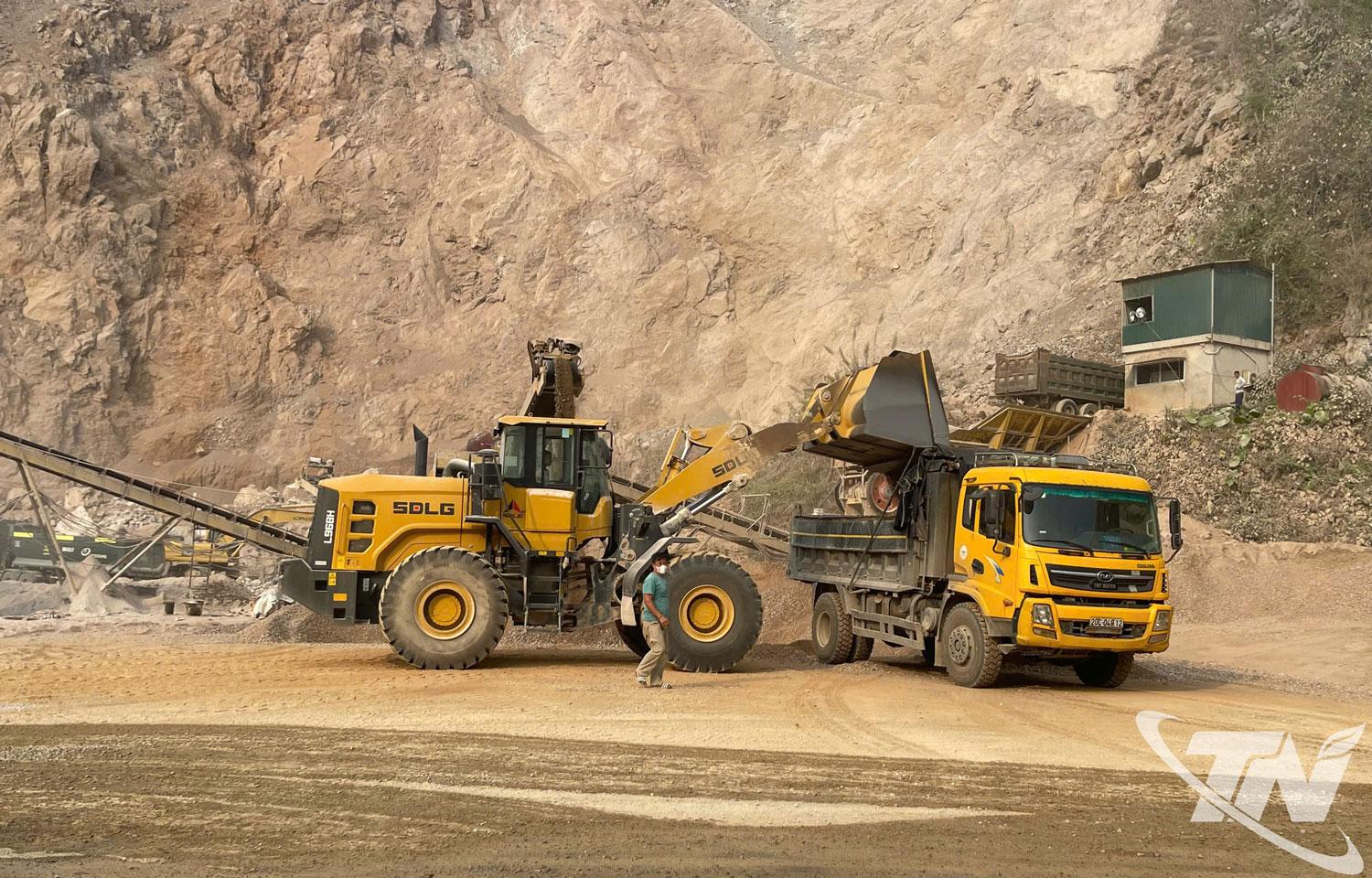 Hoạt động khai thác đá ở xã Quang Sơn.