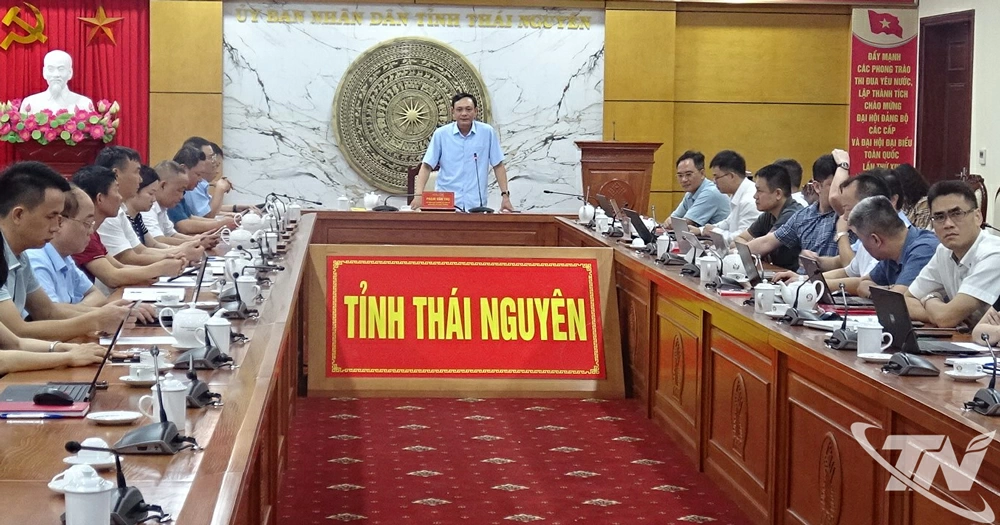 đồng chí Phạm Văn Thọ, Ủy viên Ban Thường vụ Tỉnh ủy, Giám đốc sở Công Thương phát biểu tại điểm cầu Trung tâm